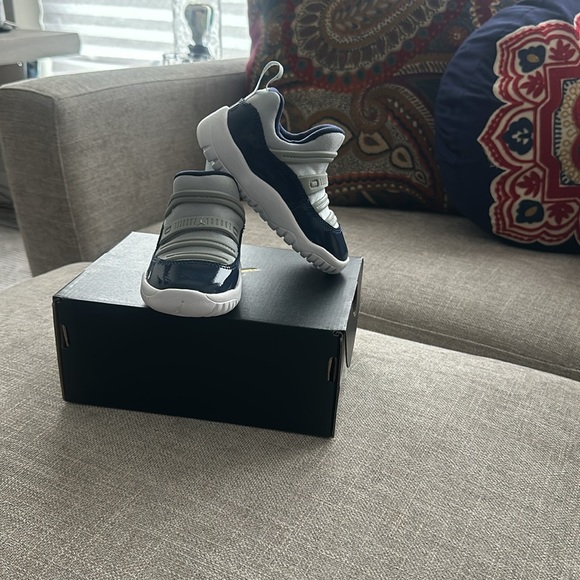 Jordan 11 Retro Little Flex (TD)/Size 7C/Color Grey Mist/White-Midnight Navy - Picture 3 of 8